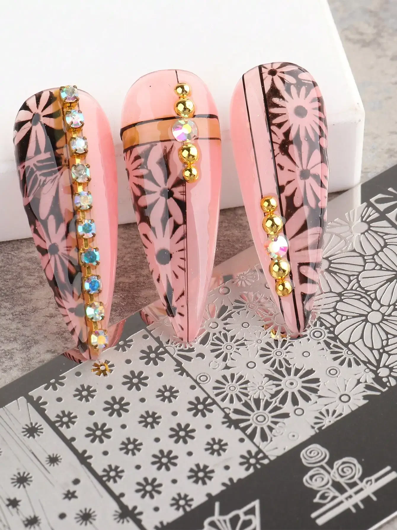1pc Vintage Daisy Flower Nail  - Nail Art Elegant ulasan dan harga